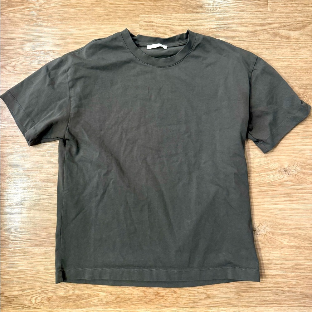 Zara Men’s cotton tee shirt in gray size medium